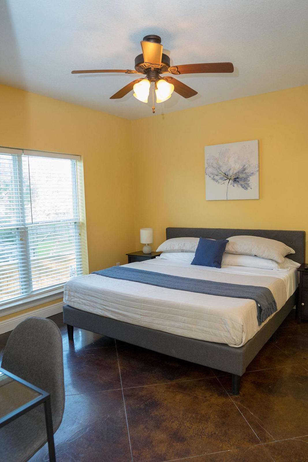 Serene 3Br Apartment 4Tvs Free Wi-Fi & Parking -E- Moss Point Exterior photo